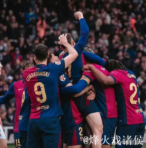 巴萨球员齐聚观摩板式网球巅峰对决 巴萨球员齐聚观摩板式网球巅峰对决