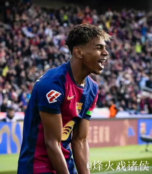 巴萨球员齐聚观摩板式网球巅峰对决 巴萨球员齐聚观摩板式网球巅峰对决